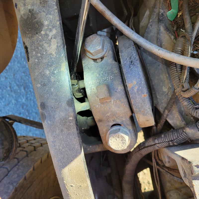 Rear motor mount bracket for bushings