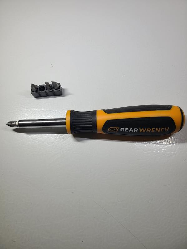 Magnetic bit holder handle with bits