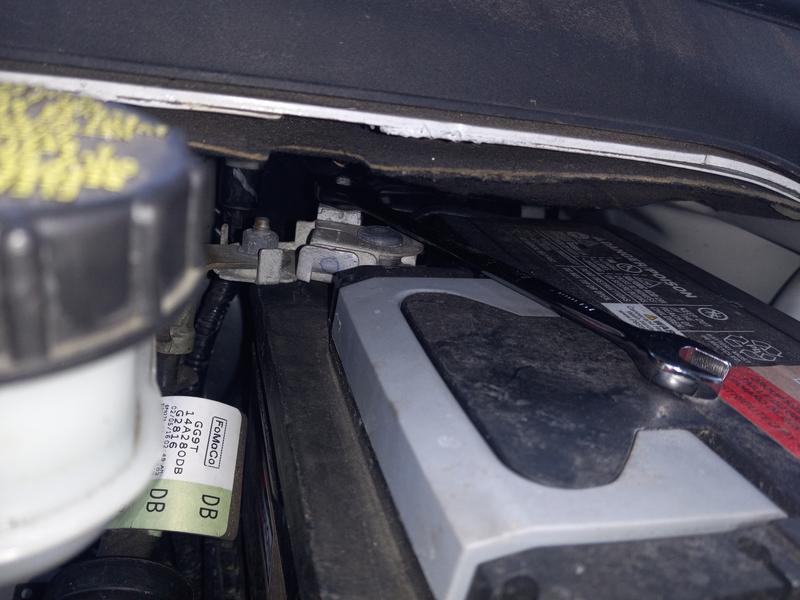 Easily ratcheting fastener loose from the negative battery terminal