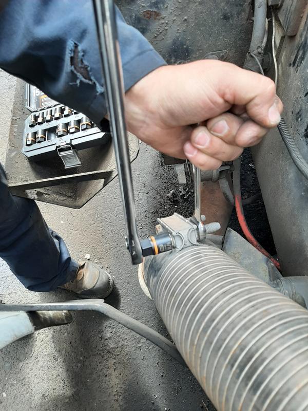 The right ratchet and wrench.