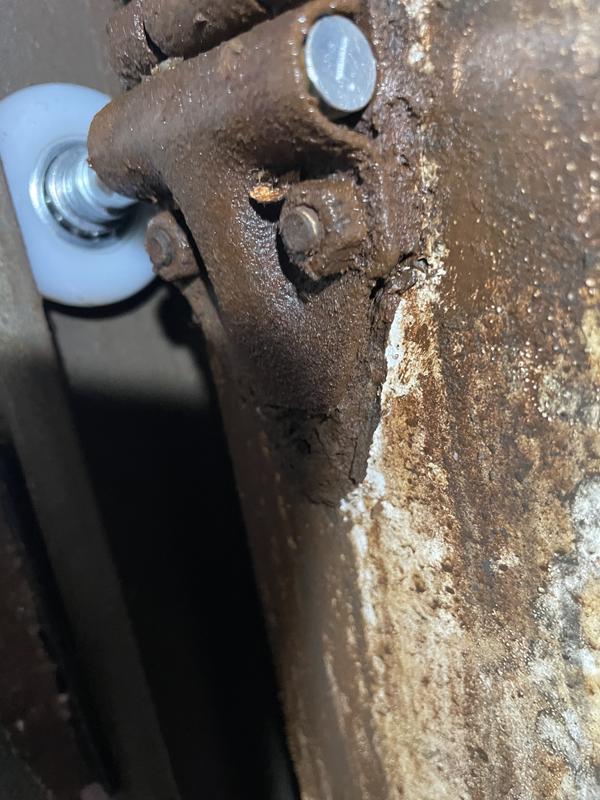 Rusted fastener without damage