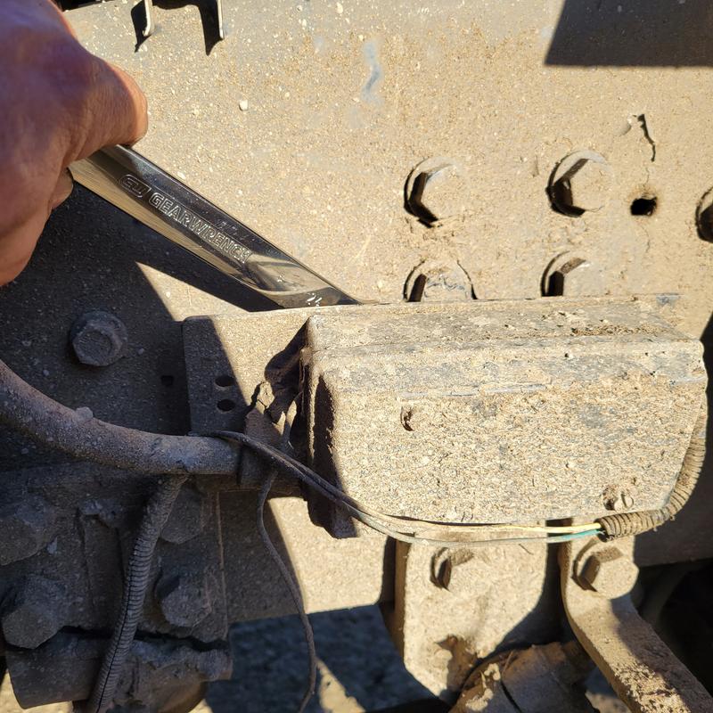 Rear motor mount bracket for bushings