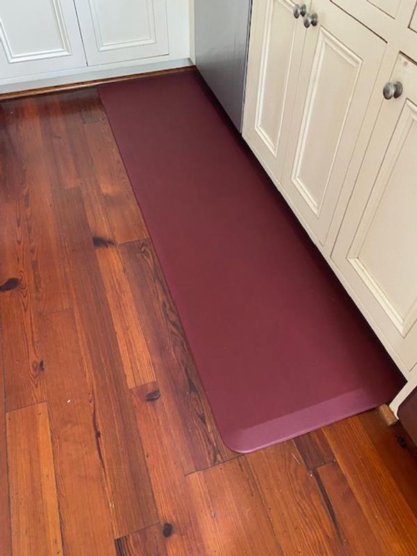 Embossed Kitchen Mats Cushioned Anti Fatigue, Non-Slip Leather-Like Kitchen  Floor Mat, Eco-Friendly PVC Foam, Waterproof Anti-Fatigue Mat for Kitchen,  Office, Sink, Laundry, 18 W 30 L, Burgundy 