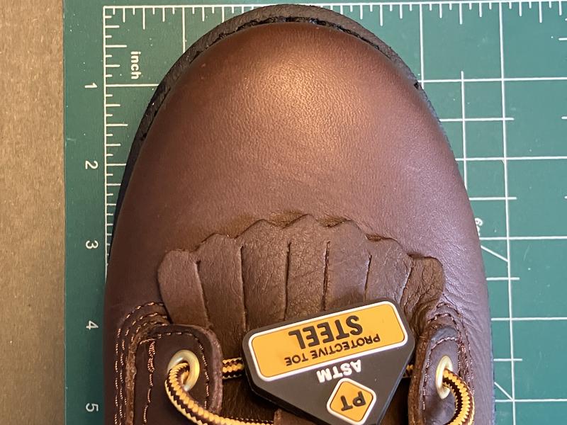 Well rounded toe, not too pointy.