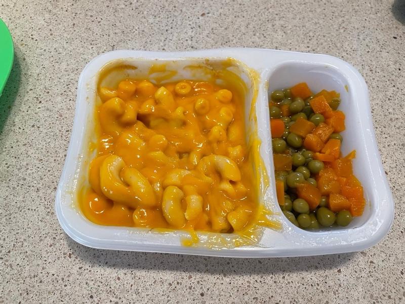 Macaroni & Cheese, Side of Seasoned Peas & Carrots
