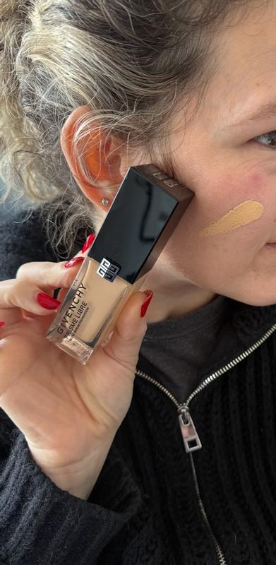 Customer carousel item 12.