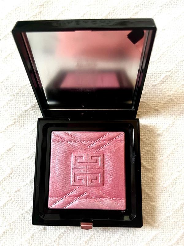 Customer carousel item 6.