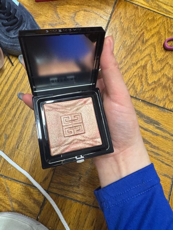 Customer carousel item 8.