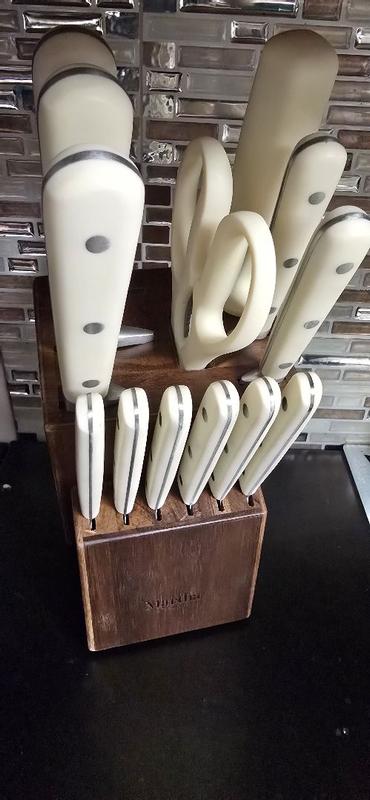 Customer photo for "Beautiful and handy knives set!"