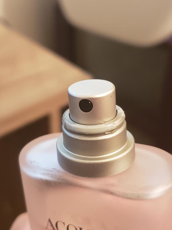 You can see where the paint is chipping away from just opening and closing the cap.