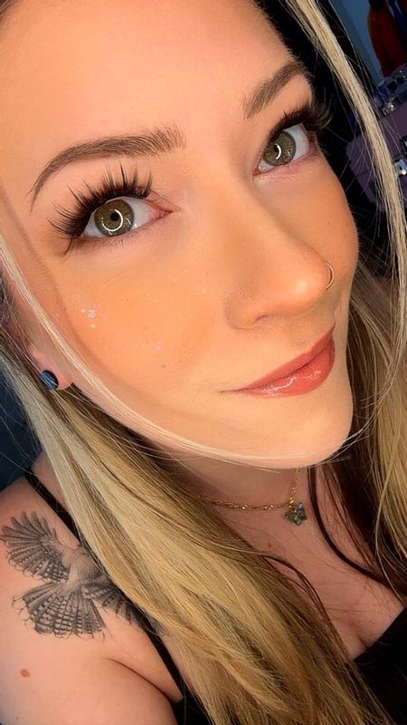 Customer photo for "Beautifully blurring foundation"