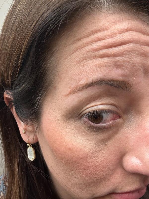 Customer photo for "Highlighter and concealer in one"