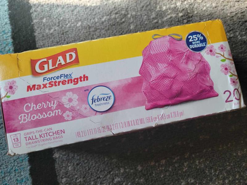 Glad ForceFlexPlus 13-Gallons Febreze Cherry Blossom Pink Plastic
