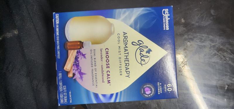 Glade Essential Oil Diffuser, Choose Calm Scent with Notes of Lavender &  Sandalwood, 0.56 oz (16.8 ml), Cool Mist Aromatherapy Diffuser & Air  Freshener for Home