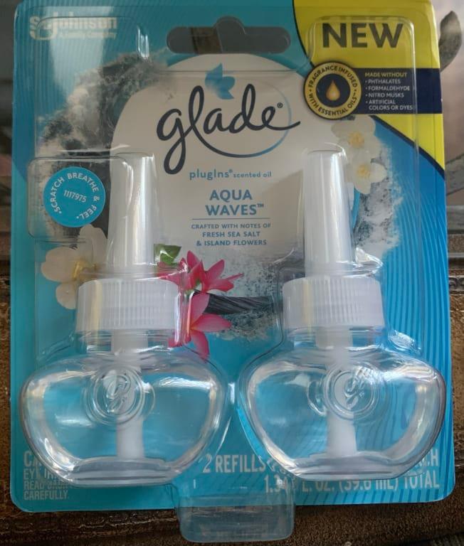 Glade PlugIns Scented Oil Refill Sheer Vanilla Embrace, Essential Oil  Infused Wall Plug In, Up to 100 Days of Continuous Fragrance, 1.34 oz, Pack  of 2