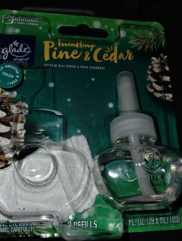 Glade Scented Oil 0.67-oz Twinkling Pine and Cedar Refill Air