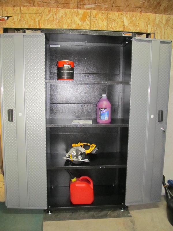 Votre armoire garage mobile Gladiator® 91x46x168 GALG36CKXG