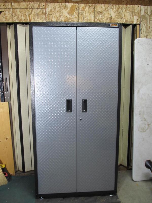 Votre armoire garage mobile Gladiator® 91x46x168 GALG36CKXG