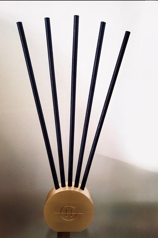 Customer photo for "Cute vessel and mess-free fragrance!"