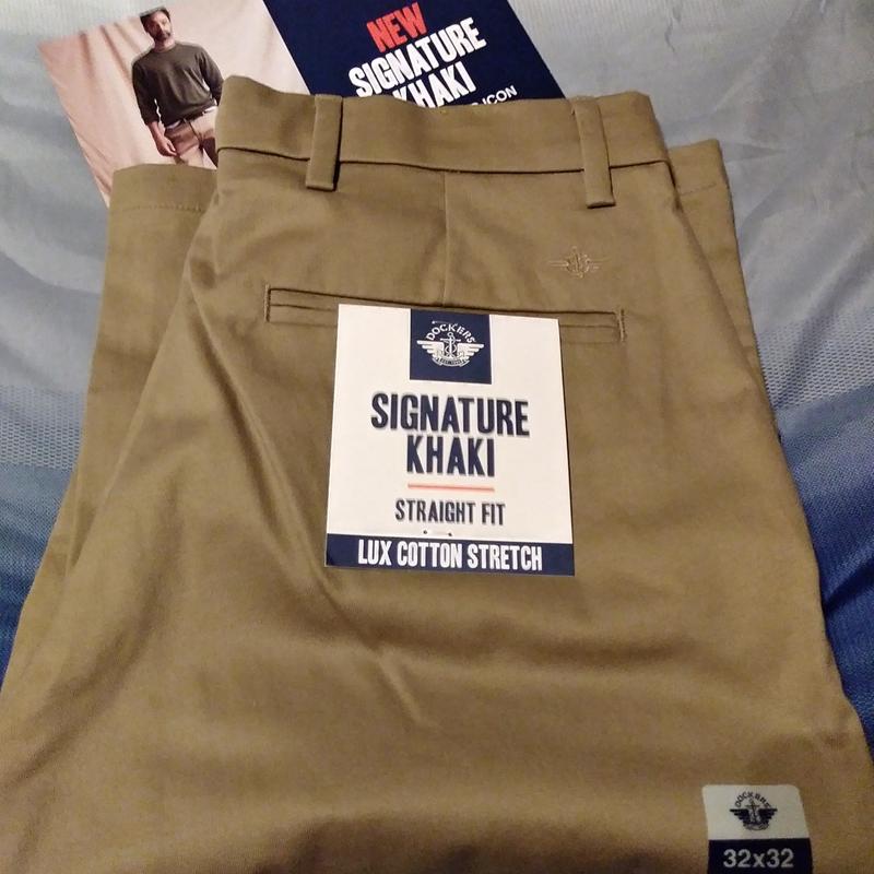 Dockers Signature Khaki