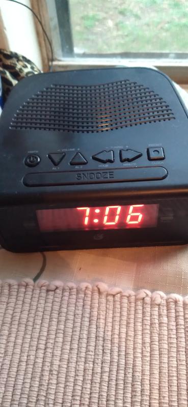 Inc Black R602B Portable AM/FM Radio with Digital Clock and Line Input GPX 