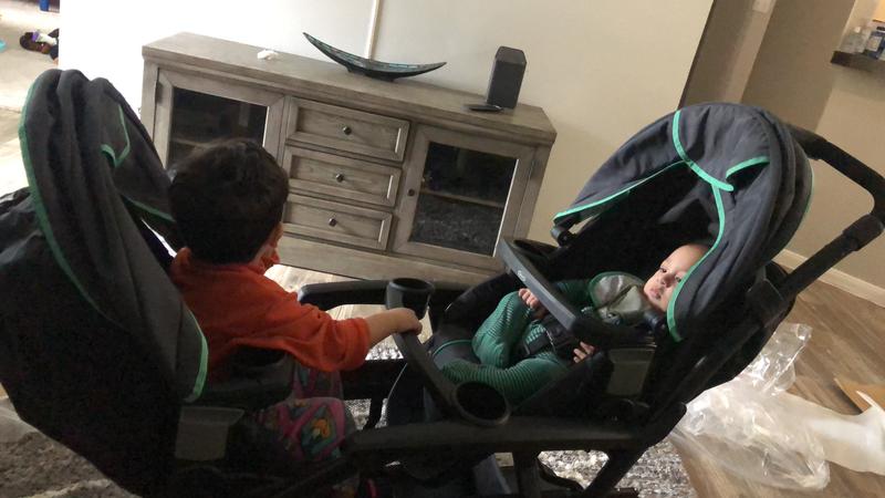 My baby and toddler are súper comfortable it’s plenty space for both and is super easy to use