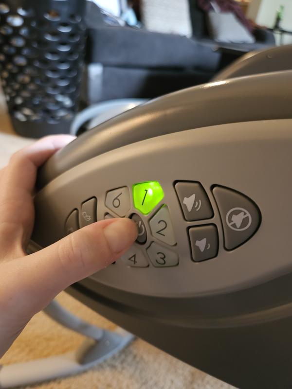 Quick flash of the green light then stops. Doesn't stay on for more than half a second