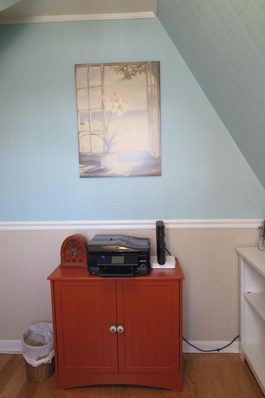 Here's the lovely Linen wallpaper. I painted the top in blue and the bottom in beige: Beach Theme.