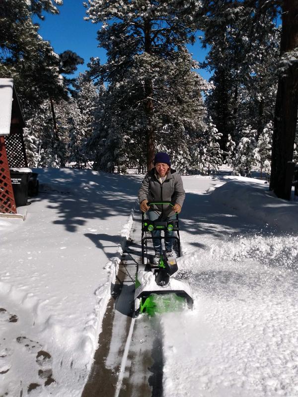 Clearing the driveway with Greenworks!