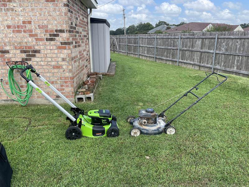 Greenworks Pro 60V 22 in. Brushless Cordless Battery Walk-Behind Self ...