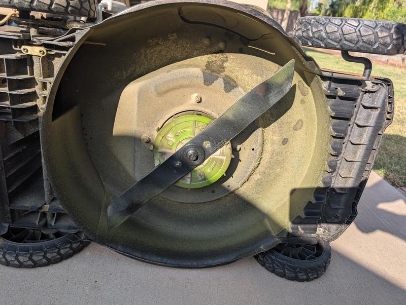 Videos not supported, blade assembly has at least 1/4 inch of play