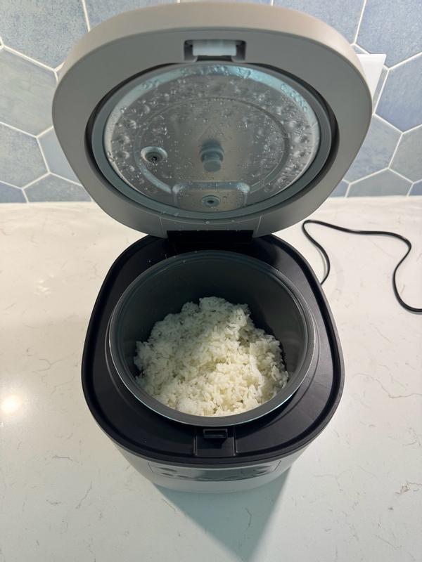 Customer photo for "Sleek and Functional Rice Cooker"