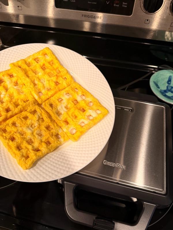 Customer photo for "Great non toxic nonstick waffle maker"