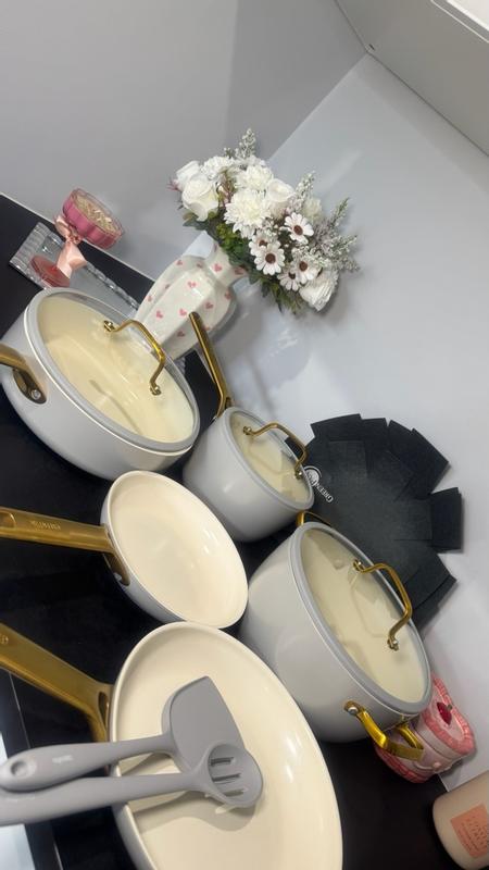 Customer photo for "Non sticky easy to clean and PFAS free"