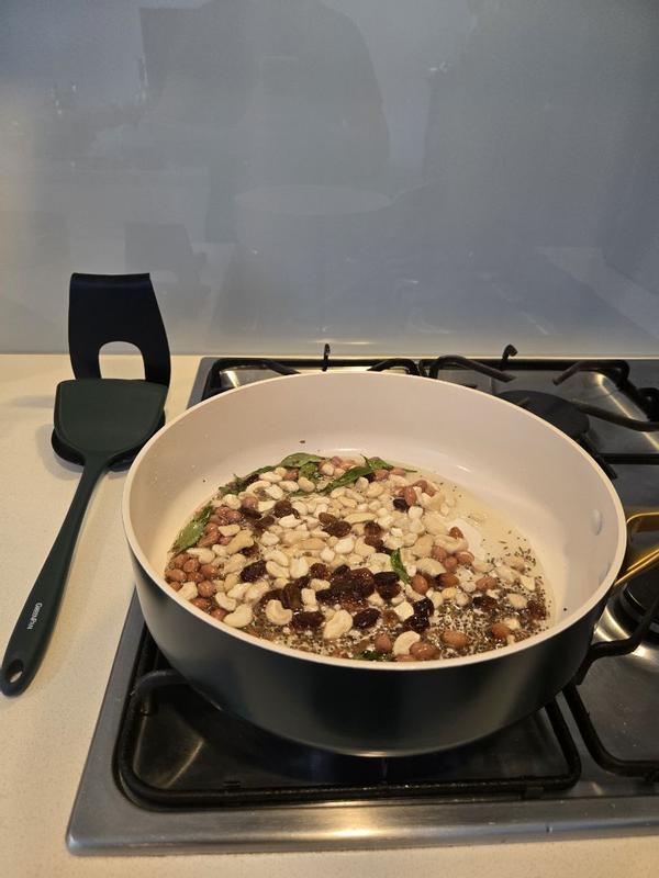Customer photo for "Beautiful 5 piece cookware set"