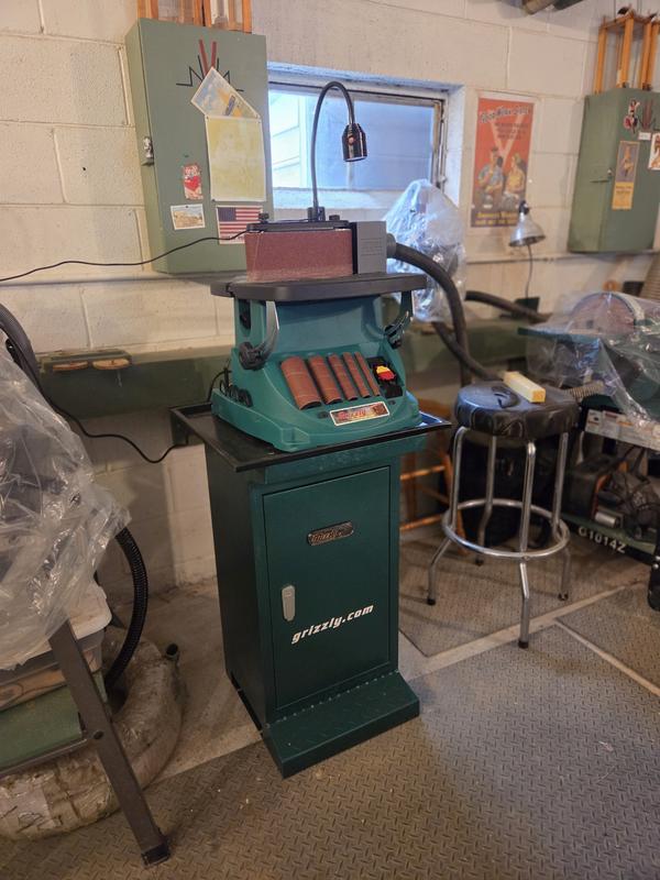 Paired-up with the Grizzly tool stand, light, and shroud.