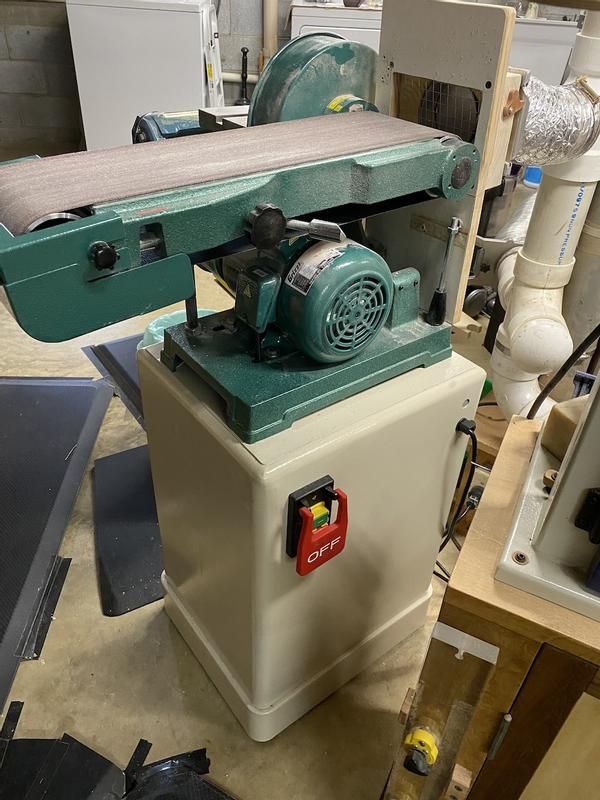 Grizzly 110 Volts 12-Amp Belt/Disc Corded Sander with Dust