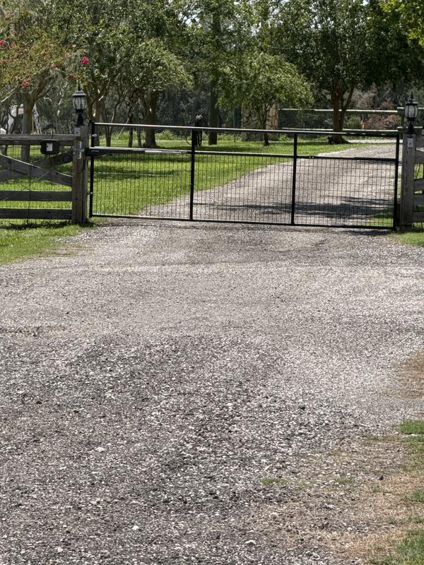 Mighty Mule 18-ft Single swing Universal Battery Driveway Gate Opener ...