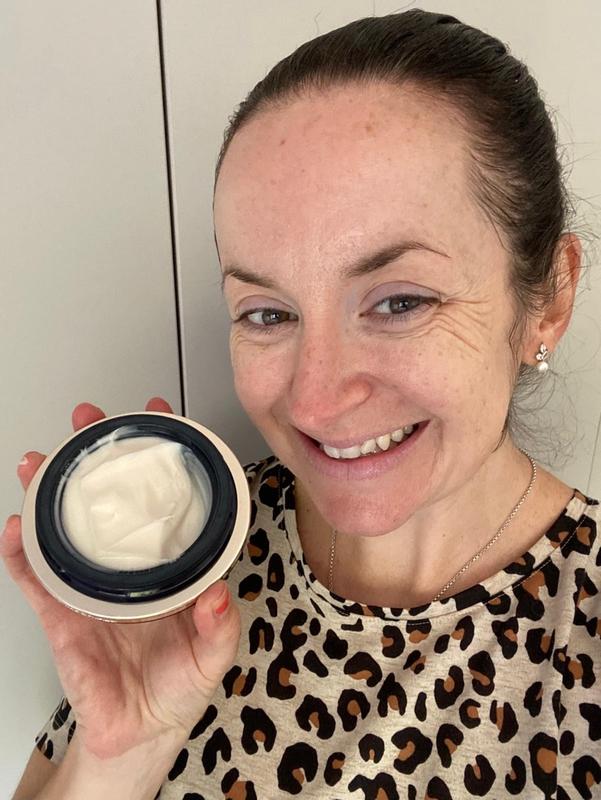 Customer photo for "Stunning moisturiser with a floral scent!"