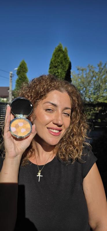 Customer photo for "Guerlain Meteorites lightweight luxury powder"