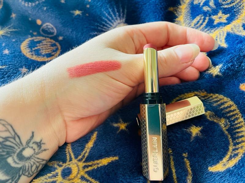 Customer photo for "Bee-utiful lips honey."