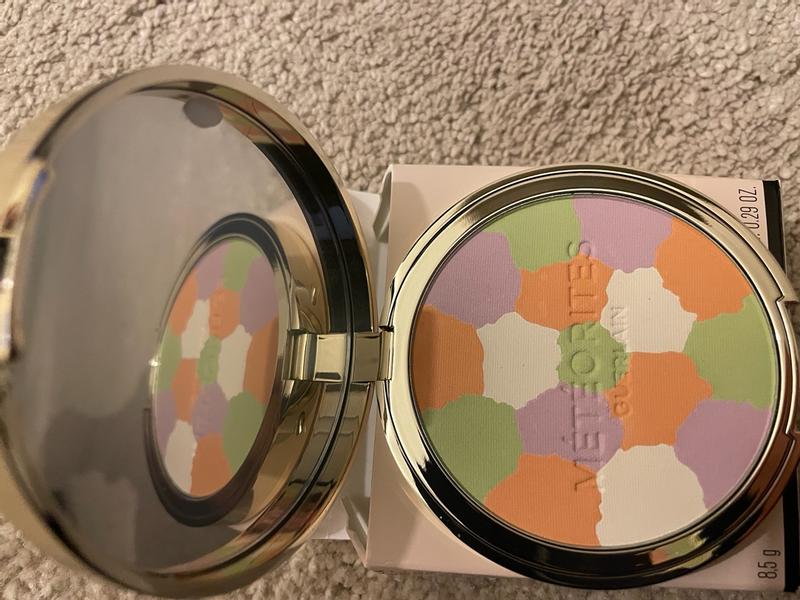Customer photo for "Lovely sweet scent, beautiful packaging and a nice pressed powder!"