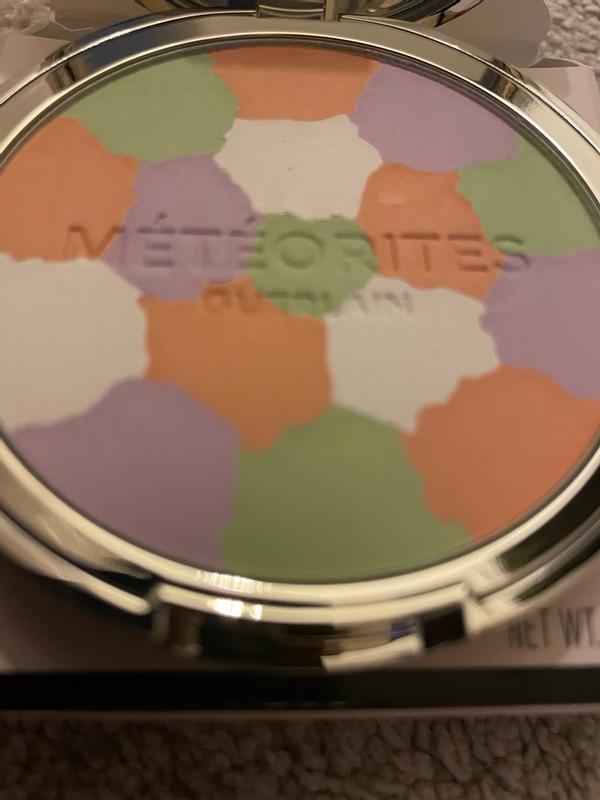 Customer photo for "Lovely sweet scent, beautiful packaging and a nice pressed powder!"