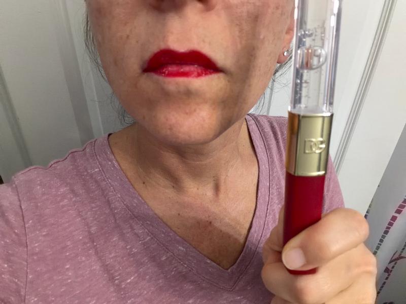 Customer photo for "Long-lasting, stay-put lipstick!"