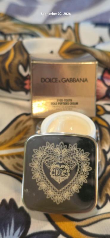 Customer photo for "Absorbs effortlessly into my skin"