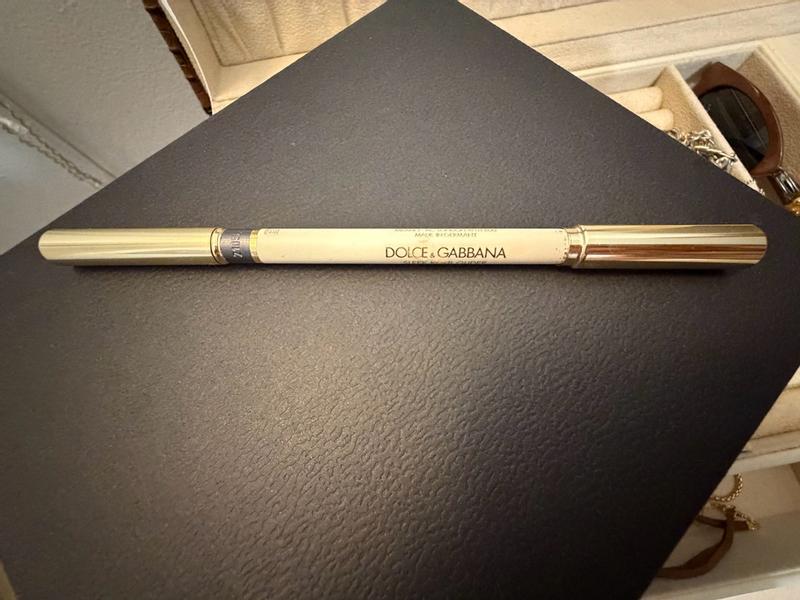 Customer photo for "Smooth application with long-lasting, rich color."