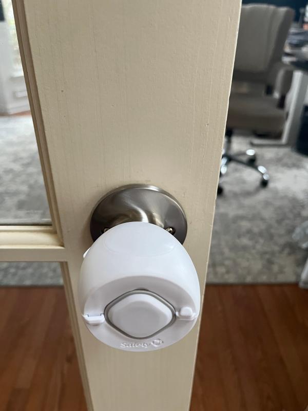 The knob it does not fit on| The knob it fit on