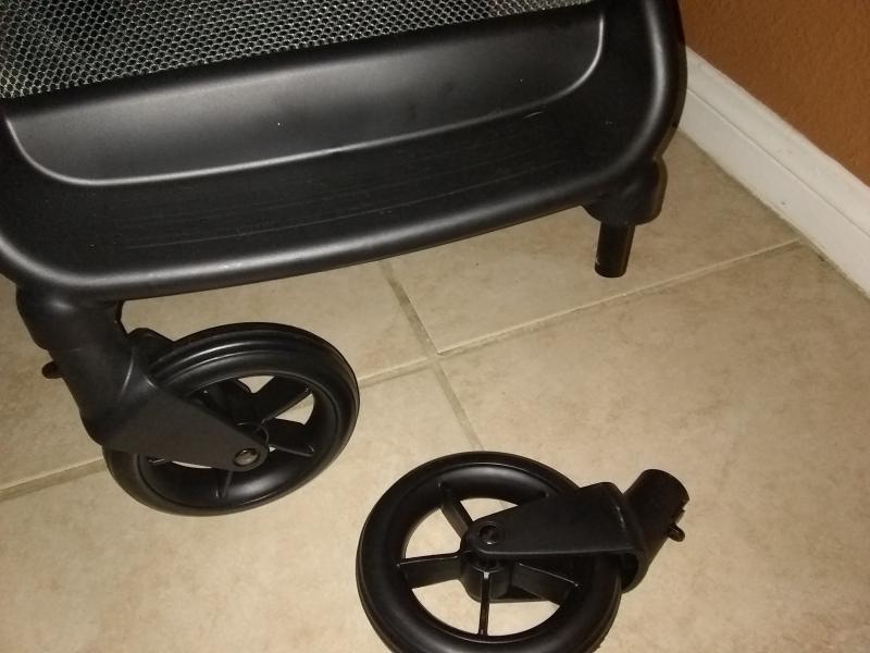 Literally just fell off! No way to put tire to lock in stroller ??| Unsafe!| Where tire SUPPOSED to lock| Tire & lock place