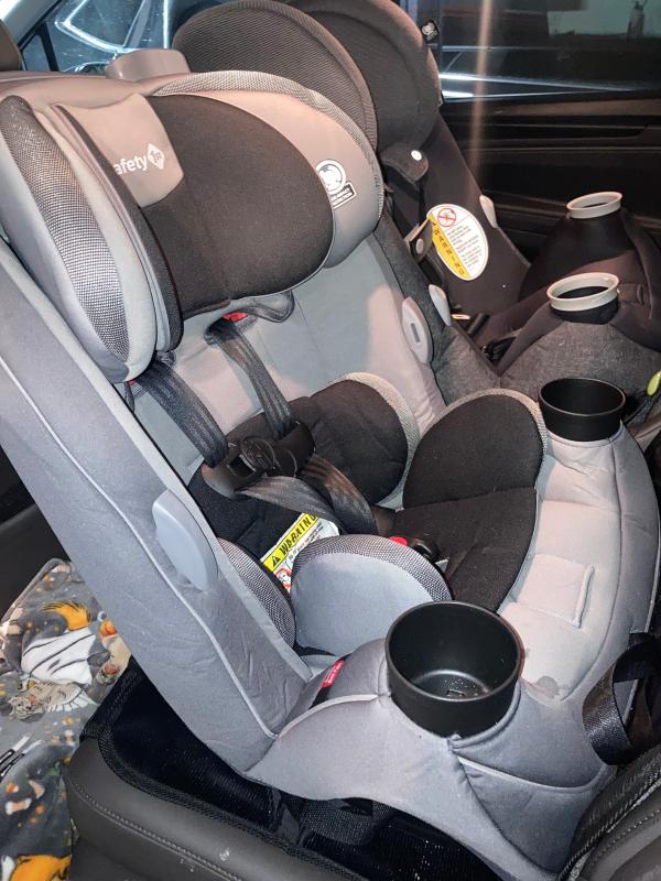 Fits nicely in the Honda Odyssey| 18 month old in the seat ("No more pictures, mom!")