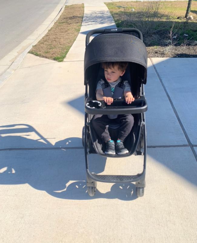 walking the dog - stroller can be used with just one hand| carriage mode| Baby on the car seat| toddler fits well